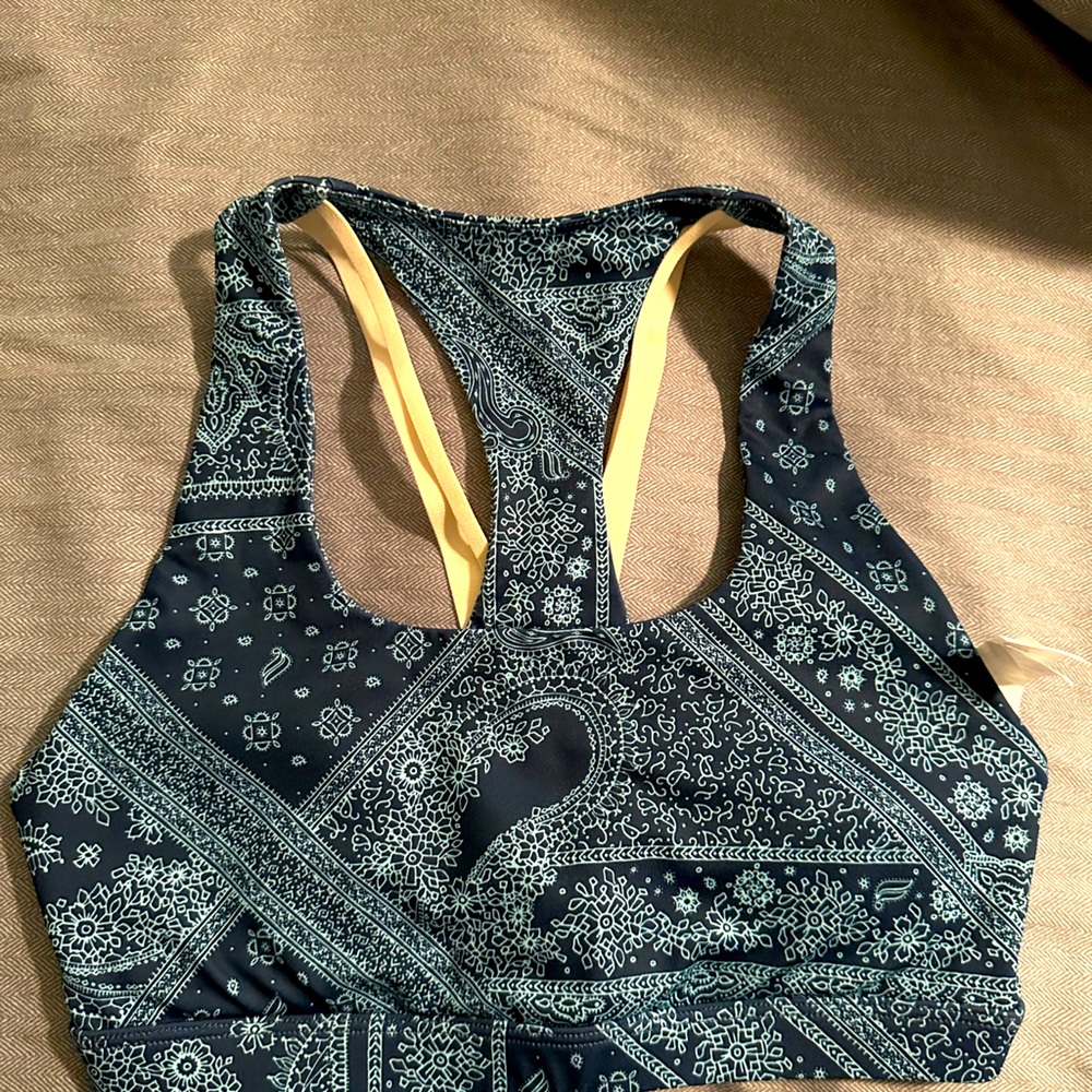 Fabletics Kessler Medium Impact Sports Bra Blue Nova Bandana/Tapioca Size S